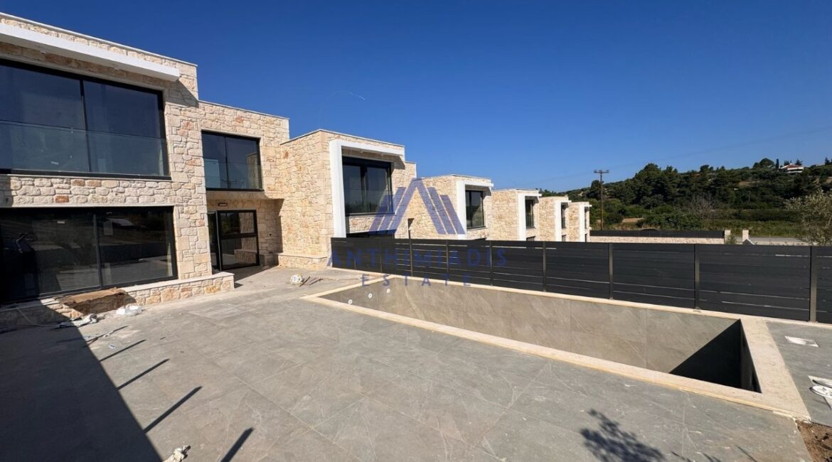 ΠΩΛΕΙΤΑΙ – Νεόδμητη Μεζονέτα Στο Ποσείδι (Χαλκιδική) Με Πισίνα, ID1187