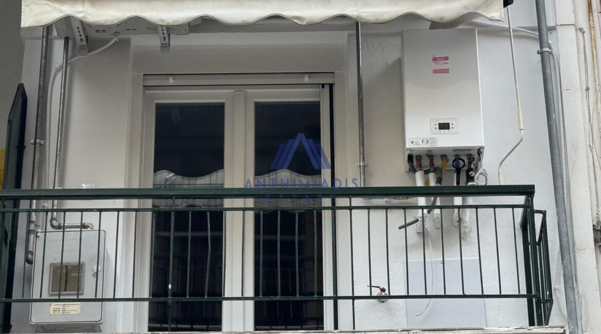ΠΩΛΕΙΤΑΙ – Σούπερ Ανακαινισμένο Στούντιο Στο Κέντρο Της Θεσσαλονίκης, ID1281