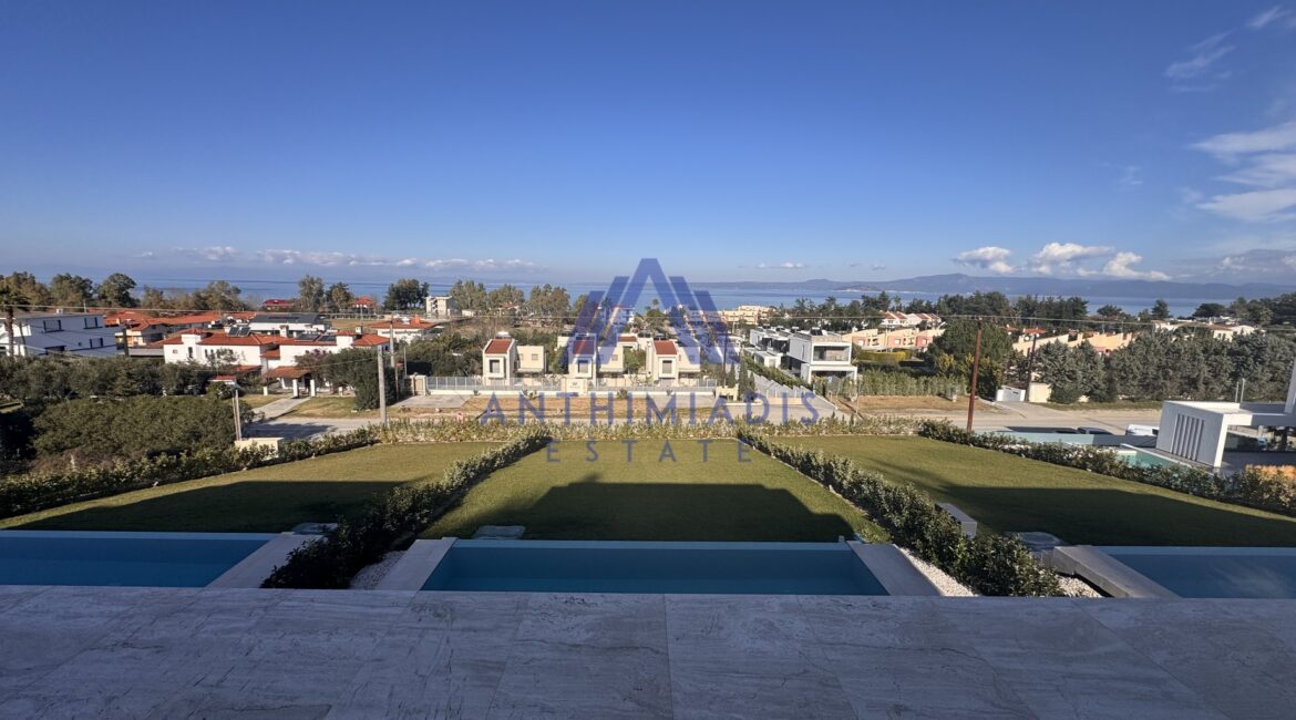 ΠΩΛΕΙΤΑΙ – Νεόδμητη Βίλα Στο Πευκοχώρι Με Θέα Στη Θάλασσα, ID1317