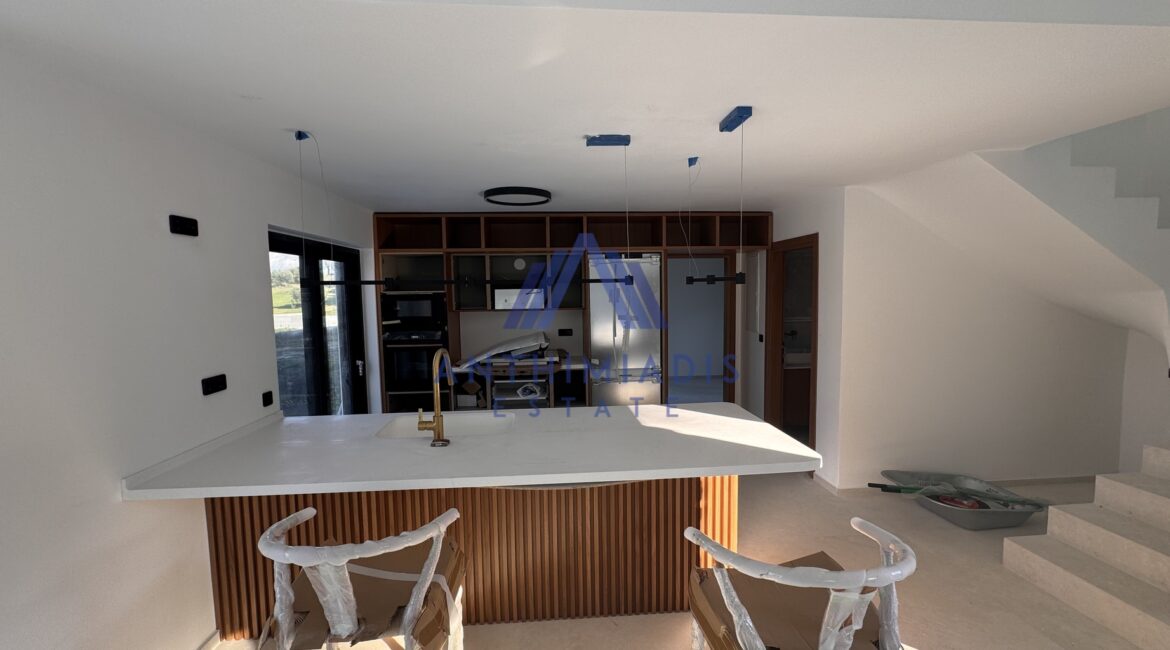 ΠΩΛΕΙΤΑΙ – Μεζονέτα Στο Πευκοχώρι Με Θέα Στη Θάλασσα, ID1319