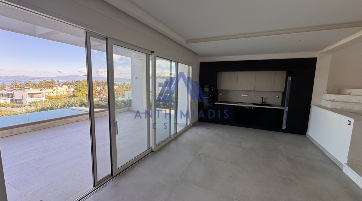 ΠΩΛΕΙΤΑΙ – Νεόδμητη Βίλα Στο Πευκοχώρι Με Θέα Στη Θάλασσα, ID1317