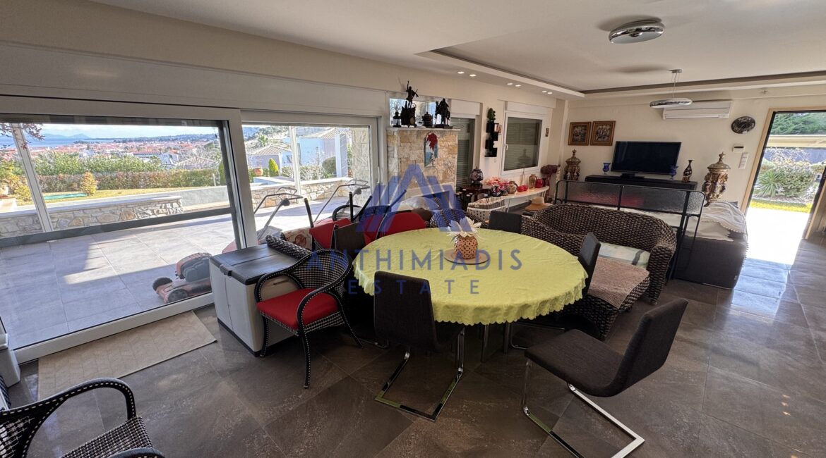 ΠΩΛΕΙΤΑΙ – Βίλα Στο Πευκοχώρι Με Θέα Στη Θάλασσα, ID1316