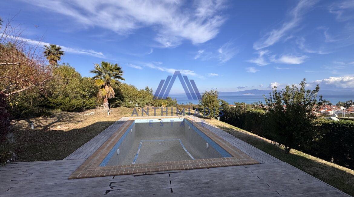 ΠΩΛΕΙΤΑΙ – Βίλα Στο Πευκοχώρι Με Θέα Στη Θάλασσα, ID1315