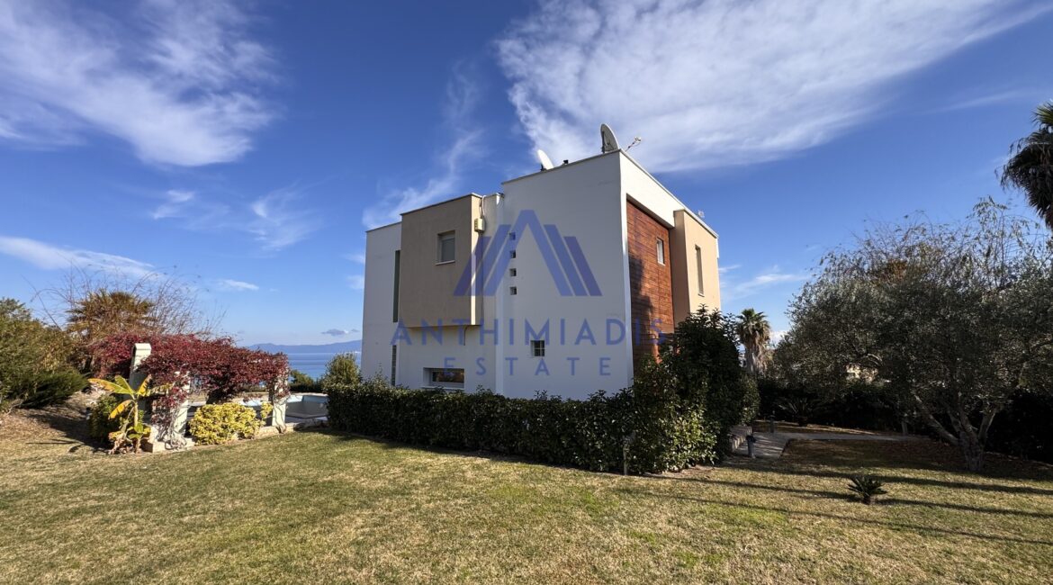 ΠΩΛΕΙΤΑΙ – Βίλα Στο Πευκοχώρι Με Θέα Στη Θάλασσα, ID1315