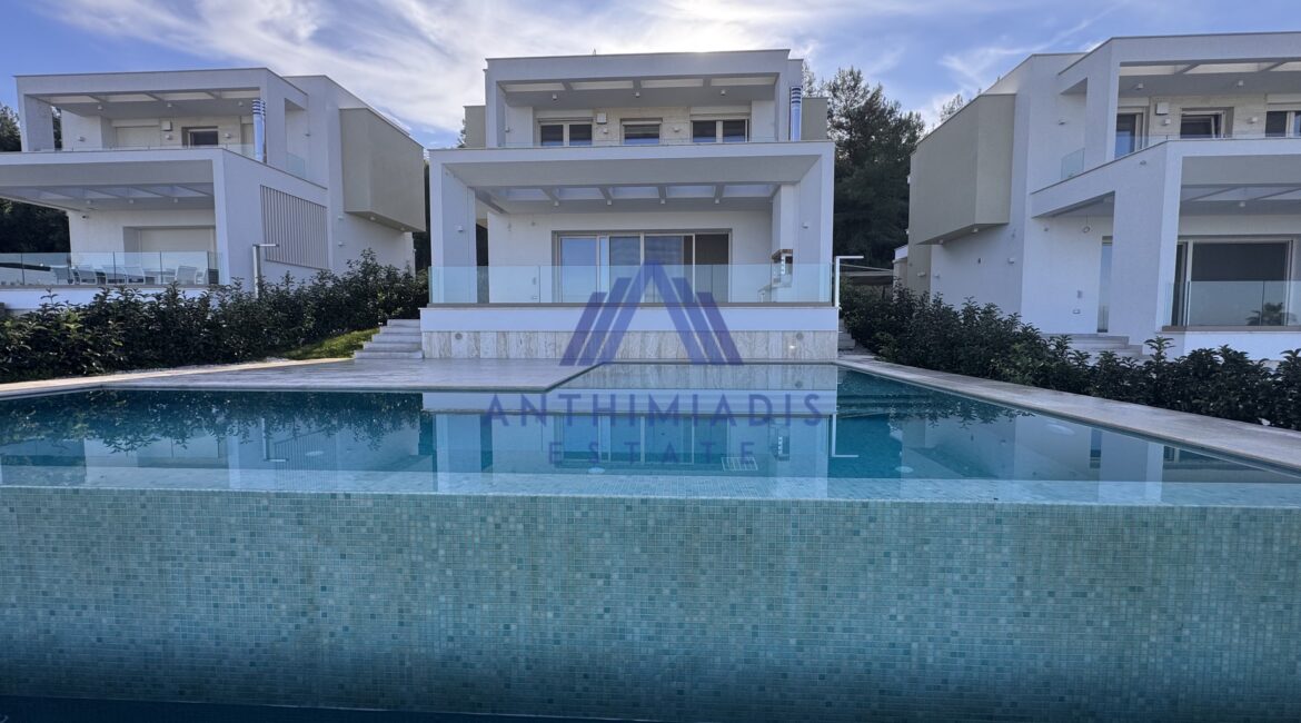 ΠΩΛΕΙΤΑΙ – Νεόδμητη Βίλα Στο Πευκοχώρι Με Θέα Στη Θάλασσα, ID1317