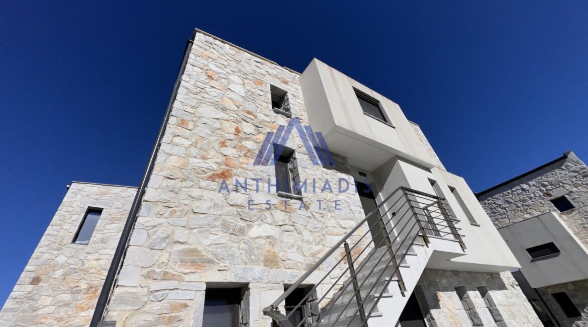 ΠΩΛΕΙΤΑΙ – Μεζονέτα Στο Κέντρο Του Πευκοχωρίου, ID1122