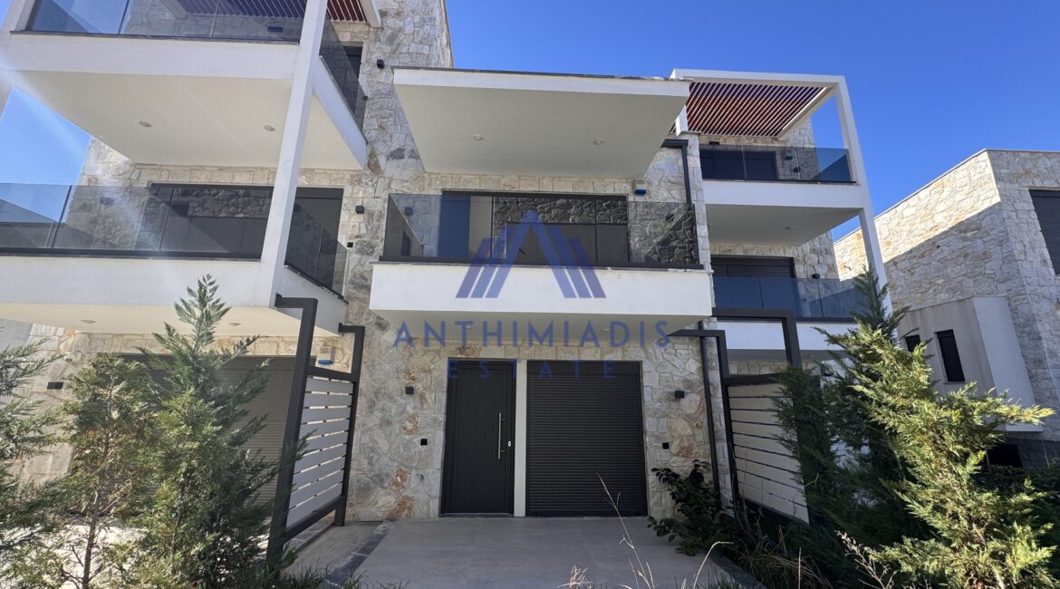 ΠΩΛΕΙΤΑΙ – Μεζονέτα Στο Κέντρο Του Πευκοχωρίου, ID1123