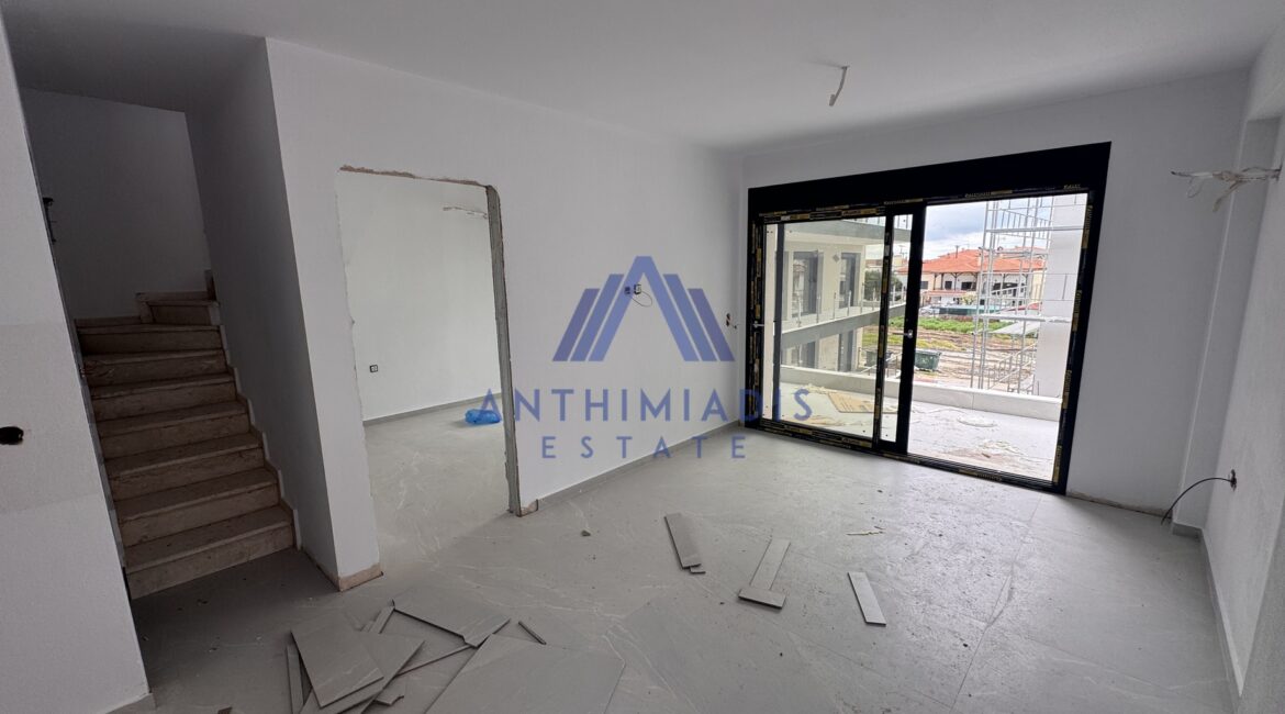 ΠΩΛΕΙΤΑΙ – Nεόδμητη Mεζονέτα Στη Νικήτη Κοντά Στη Θάλασσα, ID1248