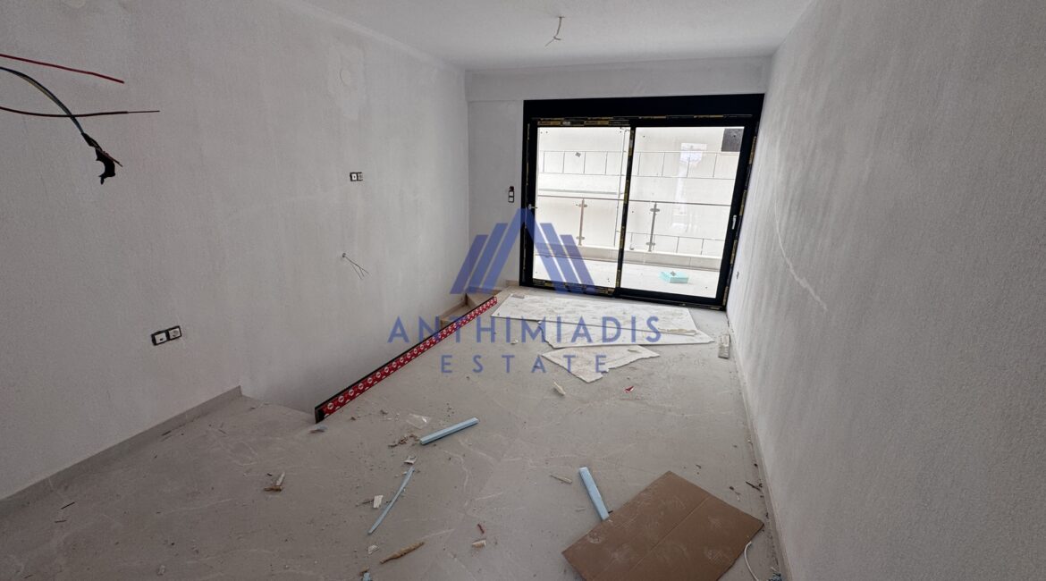 ΠΩΛΕΙΤΑΙ – Nεόδμητη Mεζονέτα Στη Νικήτη Κοντά Στη Θάλασσα, ID1338