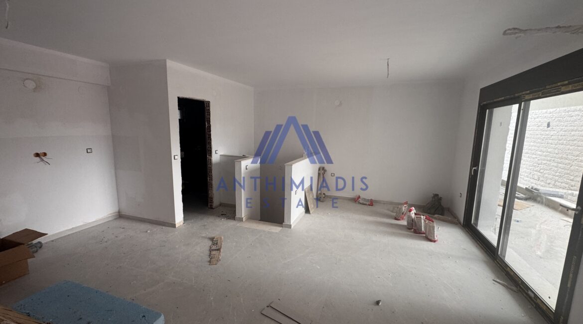 ΠΩΛΕΙΤΑΙ – Nεόδμητη Mεζονέτα Στη Νικήτη Κοντά Στη Θάλασσα, ID1247