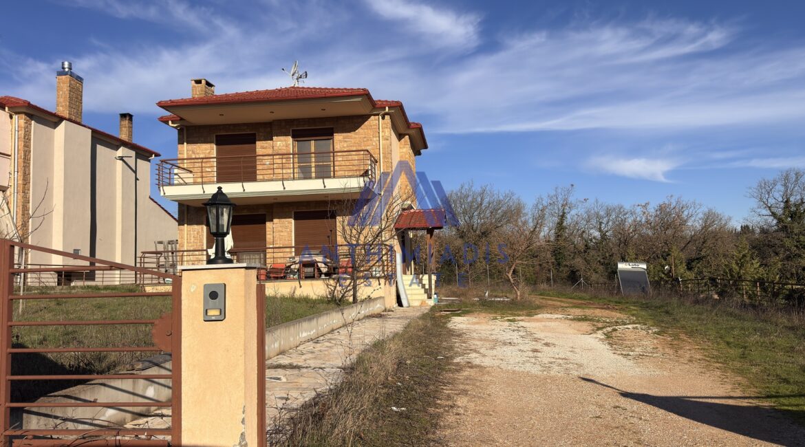 ΠΩΛΕΙΤΑΙ – Μονοκατοικία Στο Μελισσοχώρι Με Πανοραμική Θέα Σε Βουνό, ID1339