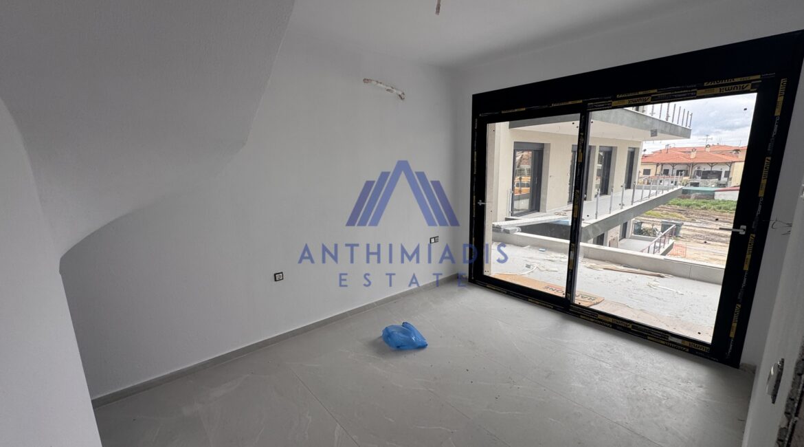 ΠΩΛΕΙΤΑΙ – Nεόδμητη Mεζονέτα Στη Νικήτη Κοντά Στη Θάλασσα, ID1248