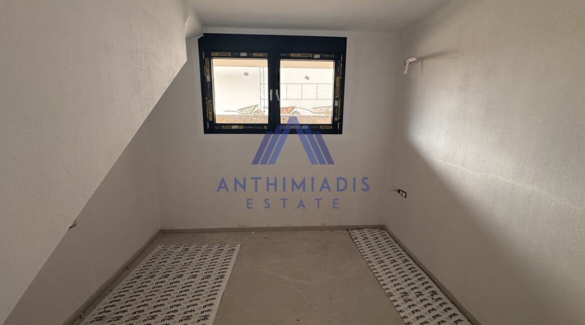 ΠΩΛΕΙΤΑΙ – Nεόδμητη Mεζονέτα Στη Νικήτη Κοντά Στη Θάλασσα, ID1338