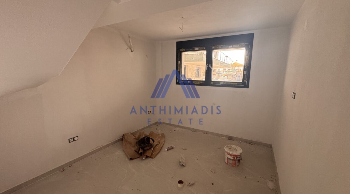 ΠΩΛΕΙΤΑΙ – Nεόδμητη Mεζονέτα Στη Νικήτη Κοντά Στη Θάλασσα, ID1247