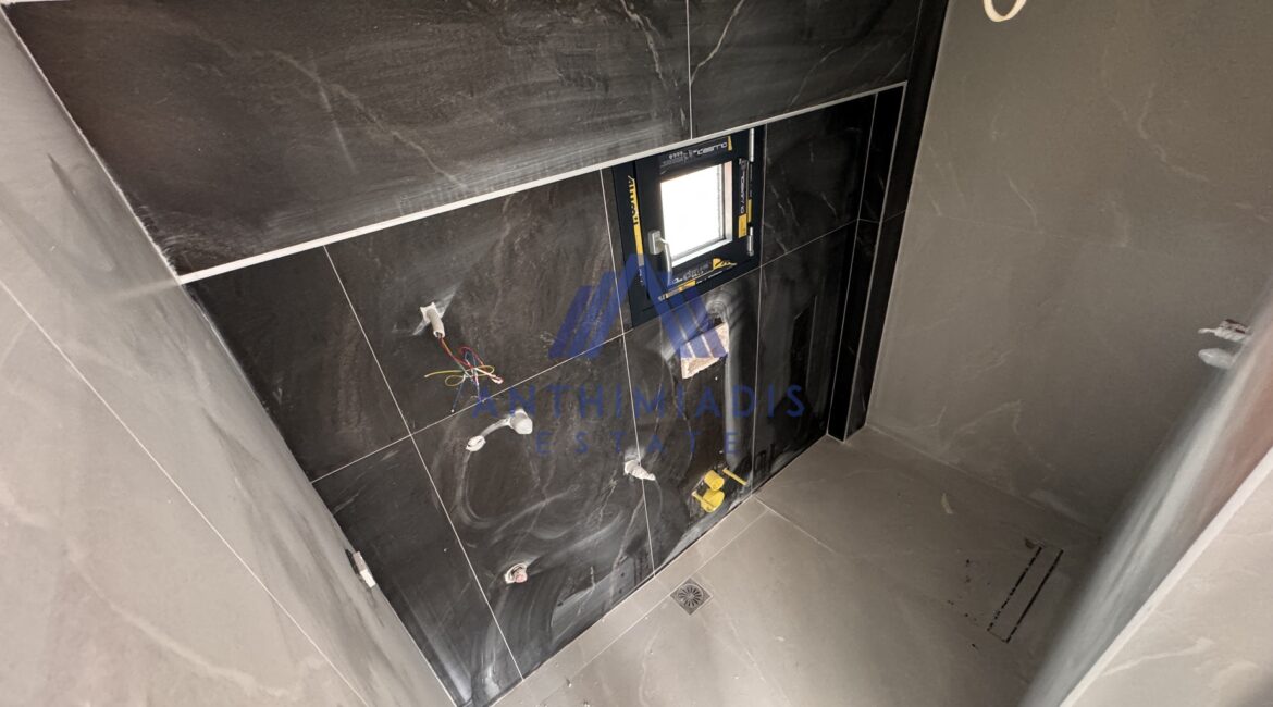 ΠΩΛΕΙΤΑΙ – Nεόδμητη Mεζονέτα Στη Νικήτη Κοντά Στη Θάλασσα, ID1248