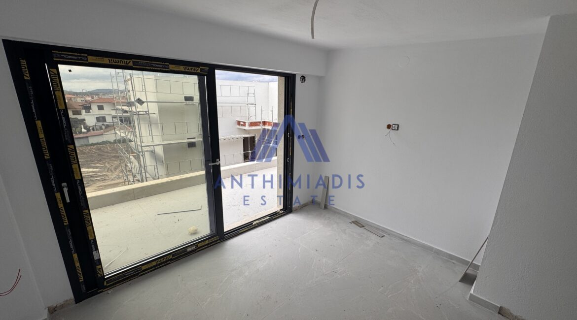 ΠΩΛΕΙΤΑΙ – Nεόδμητη Mεζονέτα Στη Νικήτη Κοντά Στη Θάλασσα, ID1248