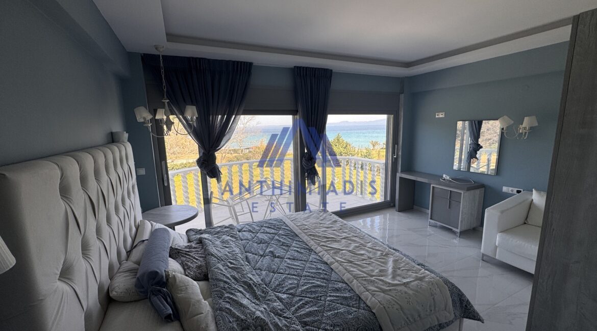 ΠΩΛΕΙΤΑΙ – Πολυτελής Μαρμάρινη Βίλα Στη Χανιώτη Μπροστά Στη Θάλασσα, ID1343