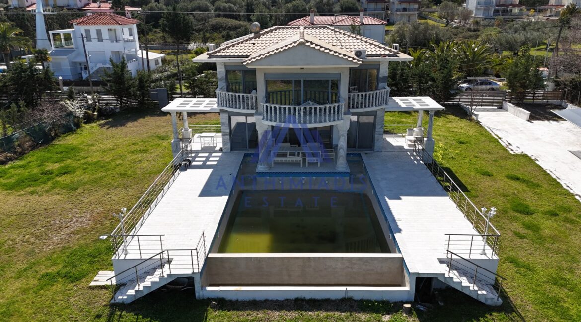 ΠΩΛΕΙΤΑΙ – Πολυτελής Μαρμάρινη Βίλα Στη Χανιώτη Μπροστά Στη Θάλασσα, ID1343