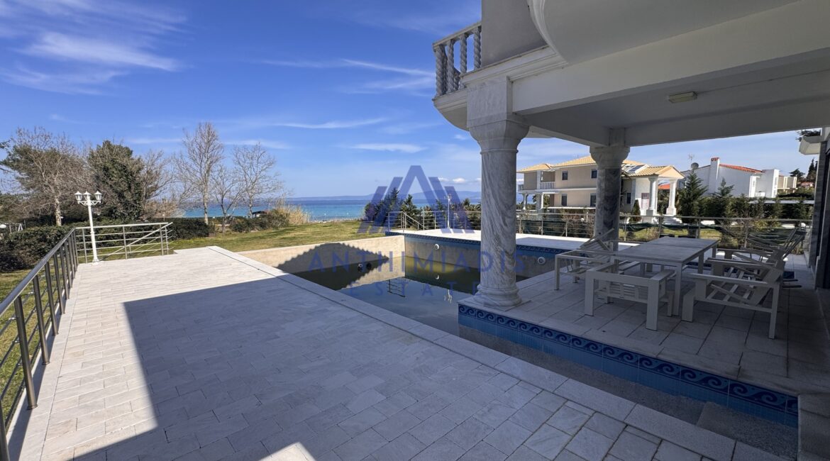 ΠΩΛΕΙΤΑΙ – Πολυτελής Μαρμάρινη Βίλα Στη Χανιώτη Μπροστά Στη Θάλασσα, ID1343