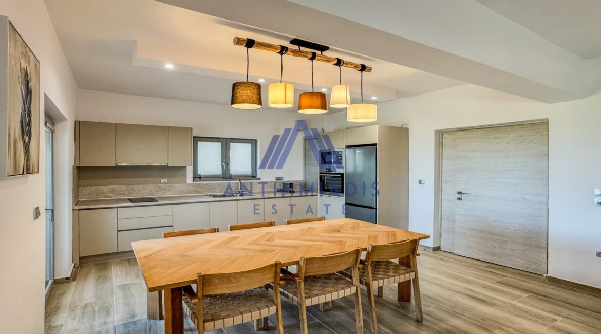 ΠΩΛΕΙΤΑΙ – Εξαιρετική Βίλα Στη Βουρβουρού Με Θέα Στη Θάλασσα, ID1358